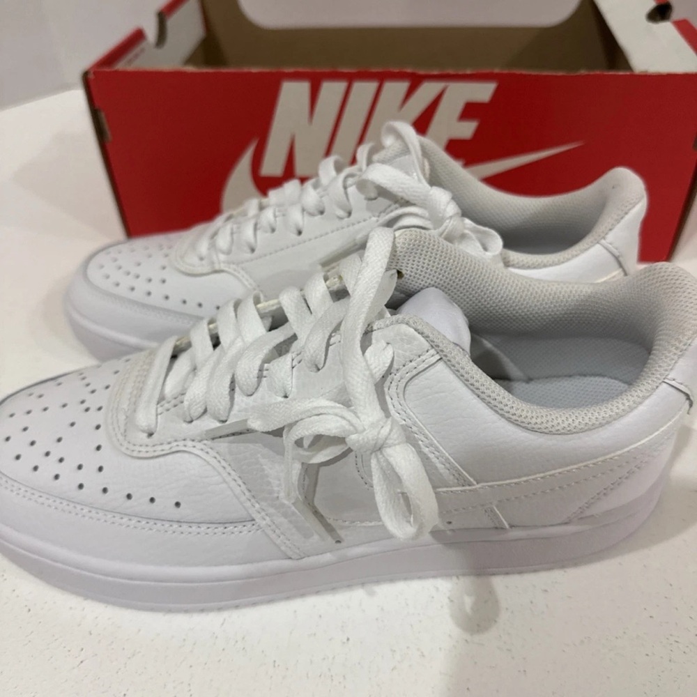 Nike COURT VISION LO WMNS White  CD5463-100 Lace Up Sneakers size 9